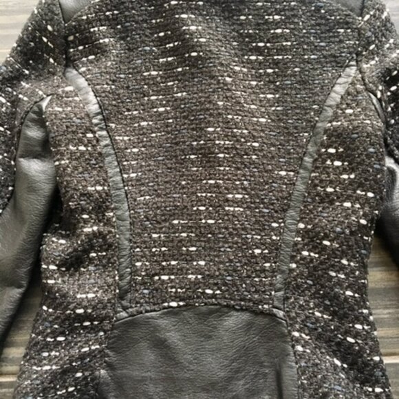 H&M Tweed with vegan leather trim and silver zippers cropped blazer size xs - Picture 13 of 13
